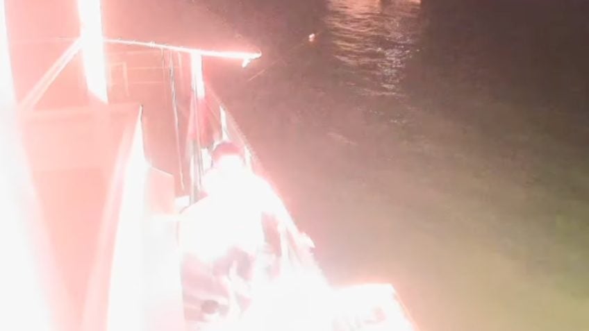 Ativistas em barco rumo a Gaza dizem ter sido atingidos por drone