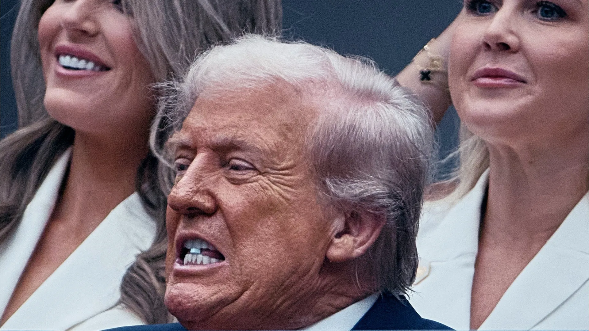Trump em nova polêmica... agora, por exibir 'comprimido' azul na boca