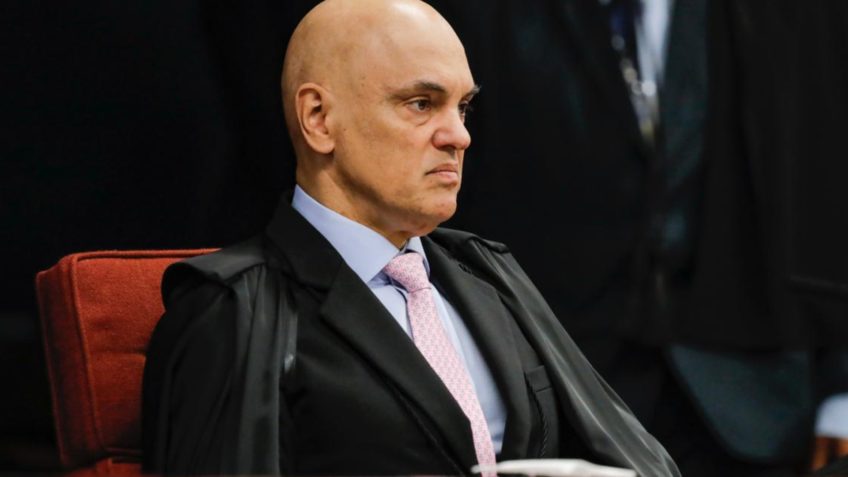 Moraes aponta Bolsonaro como líder de atos da tentativa de golpe