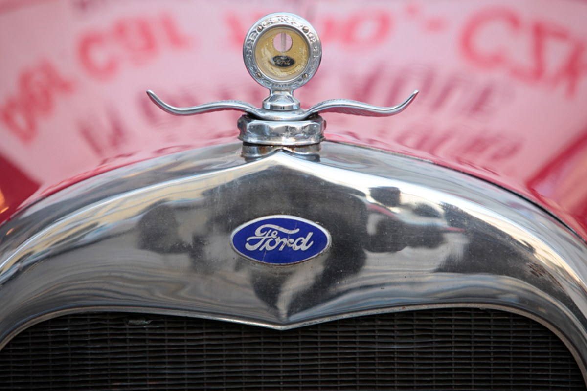 Ford faz recall de 1,9 milhão de veículos por problema de câmera na ré