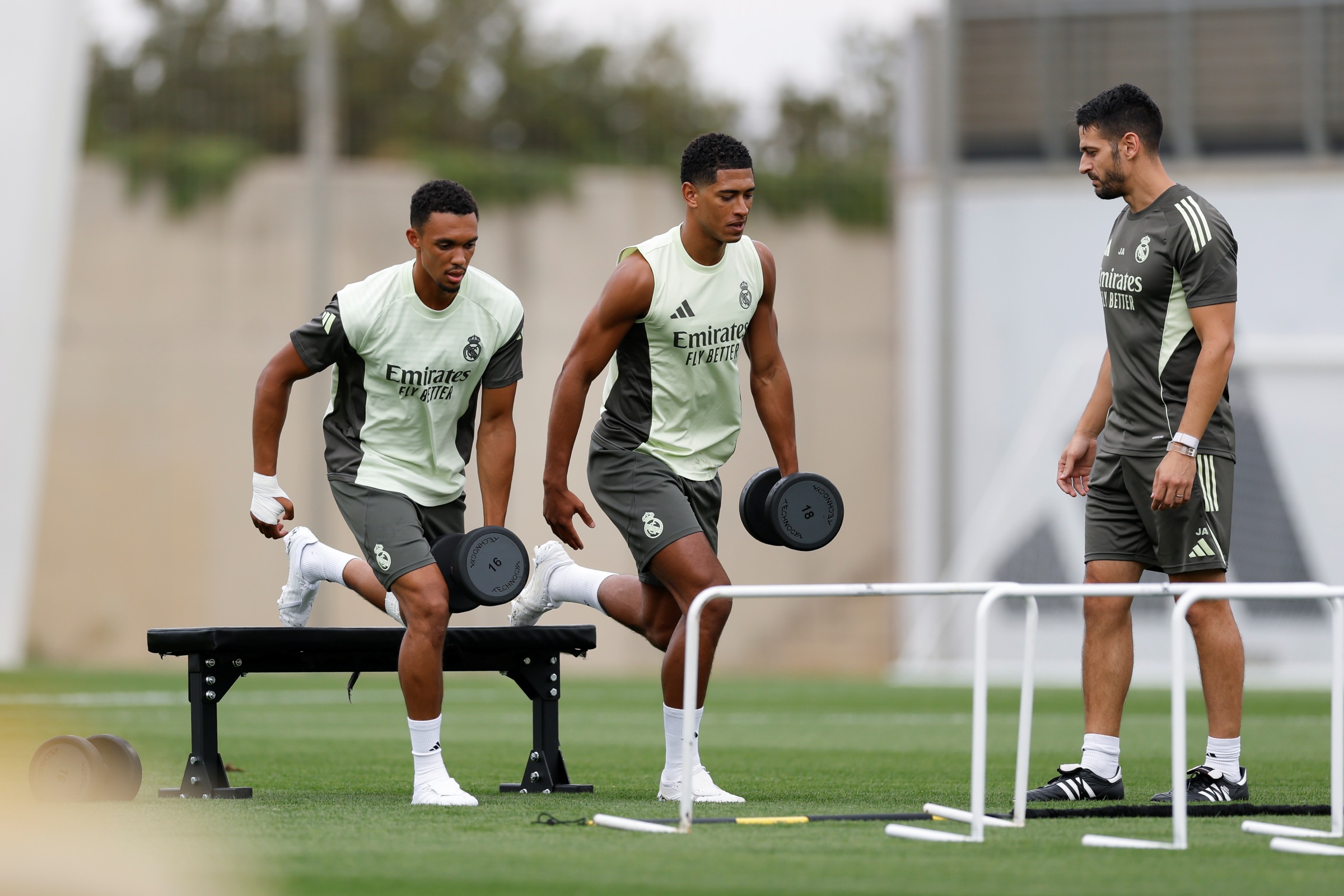 Bellingham volta aos treinos do Real Madrid após cirurgia no ombro