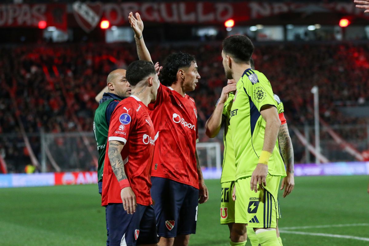 Vídeo: jogadores do Independiente repudiam eliminação da Sul-Americana