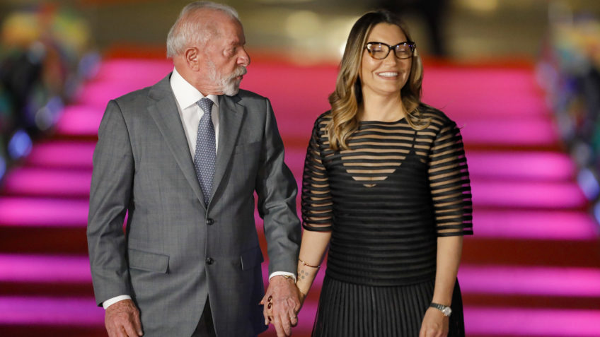 Lula e Janja recebem Seu Jorge para exibição de filme