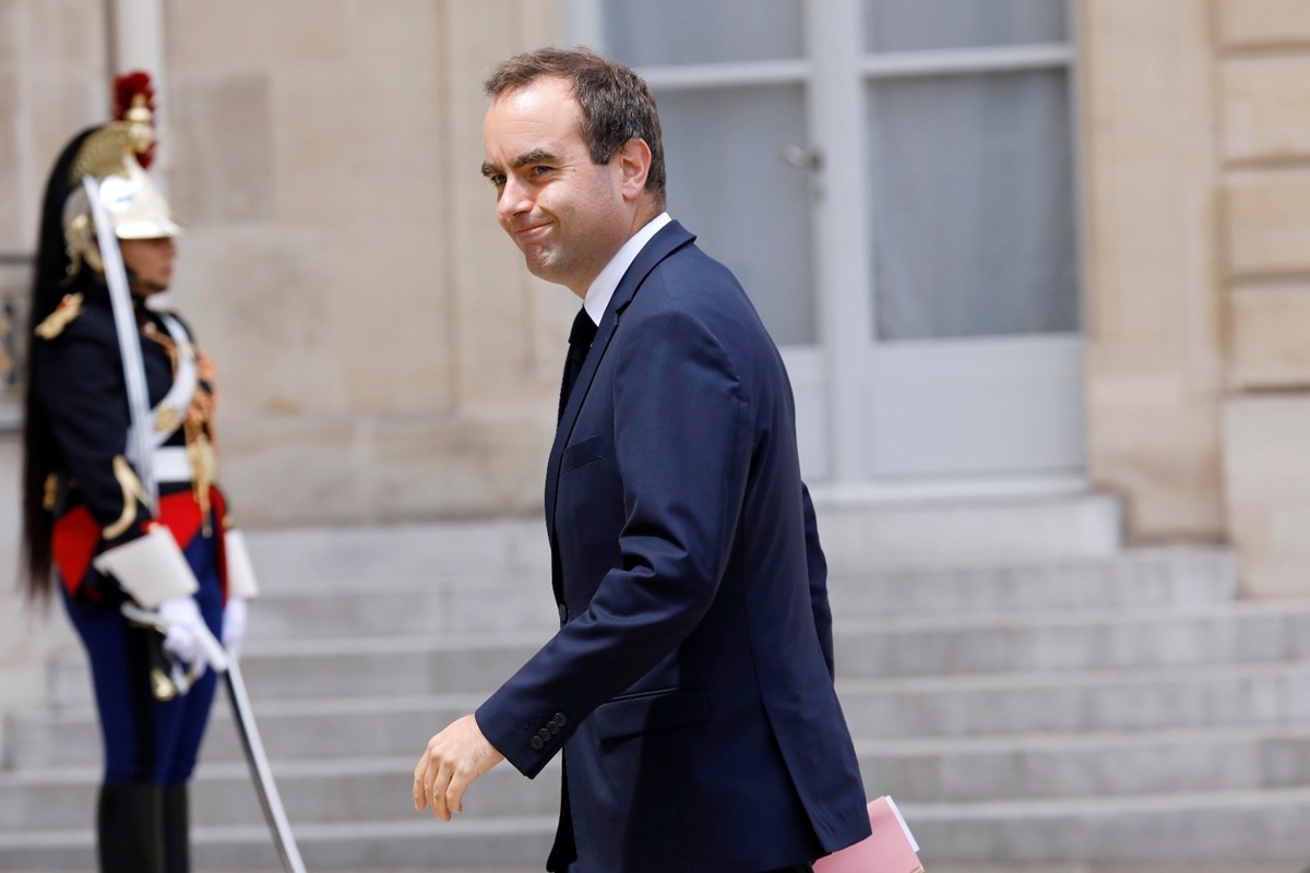 Saiba quem é o novo premiê da França escolhido por Macron