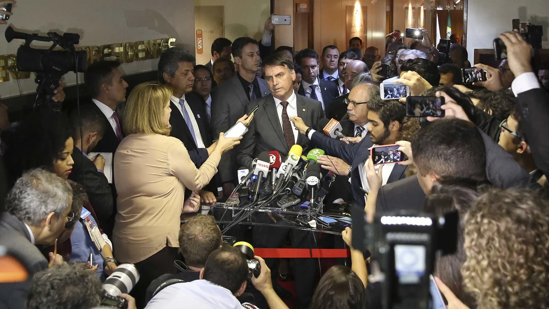 Reunião com embaixadores foi transmitida para propagar desinformação em massa, diz Moraes