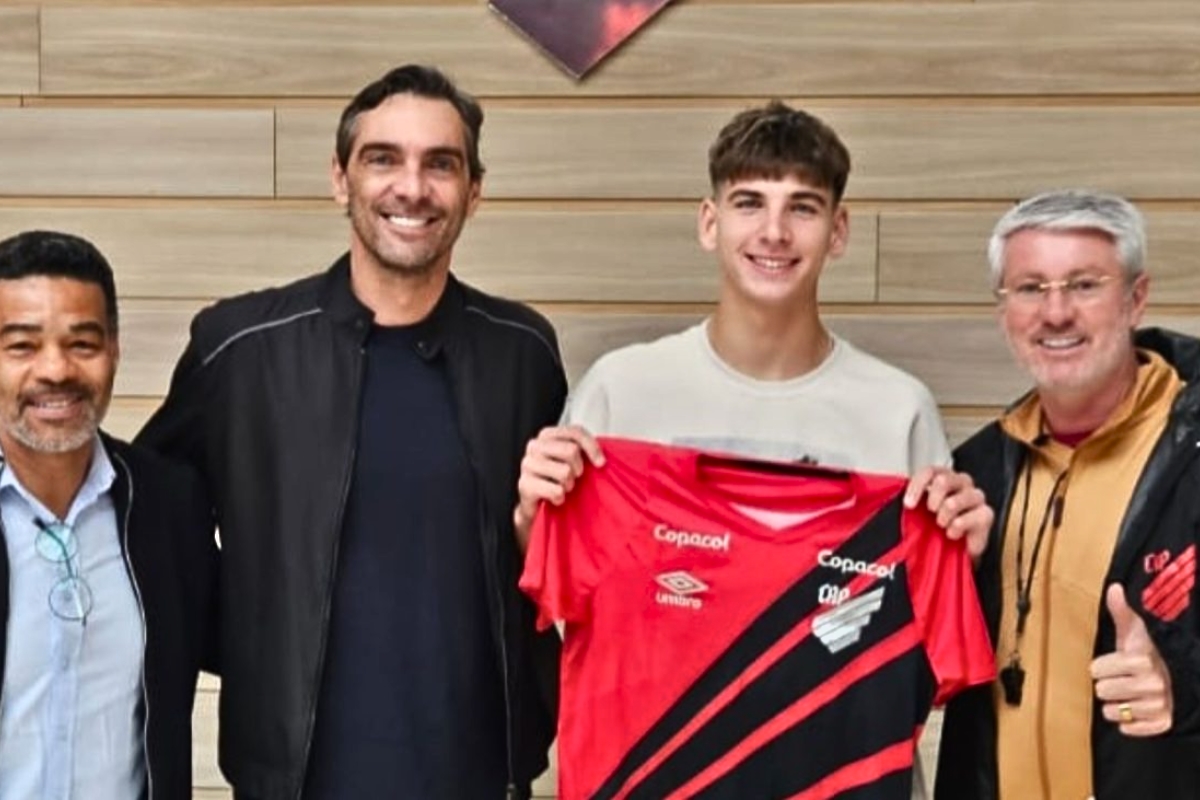 Filho de lenda do vôlei jogará em time de futebol. Confira