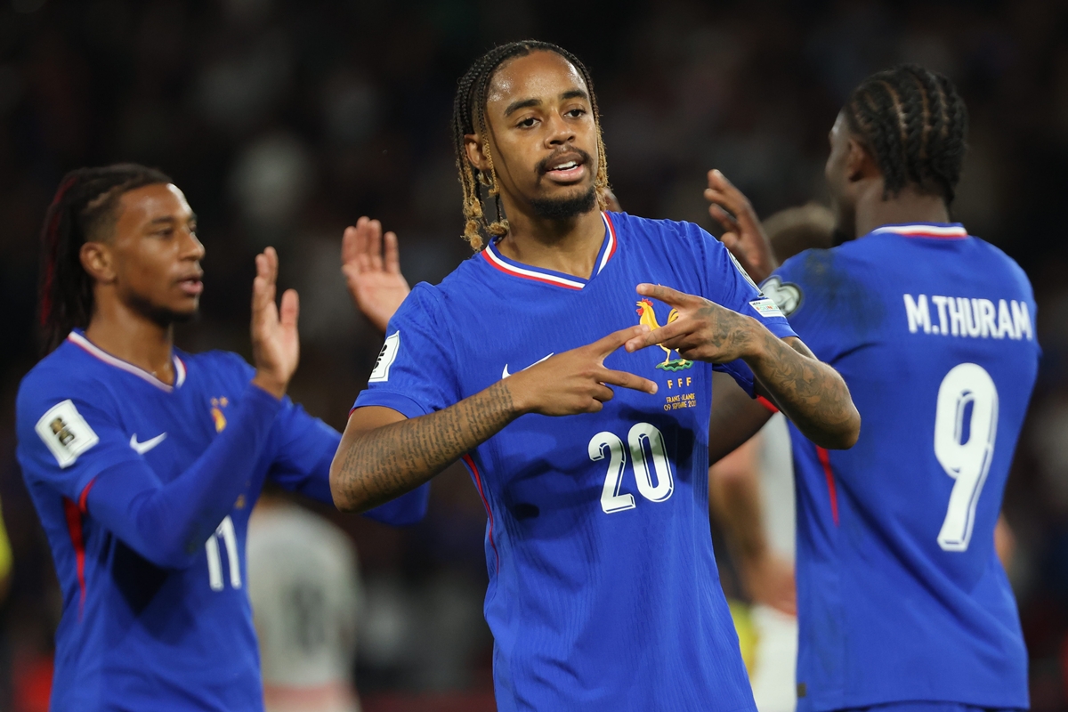 De virada e com um a menos, França supera Islândia nas Eliminatórias