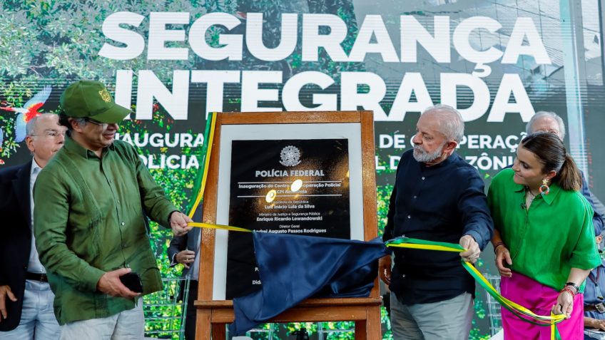 "Não precisamos de intervenções estrangeiras", diz Lula na Amazônia