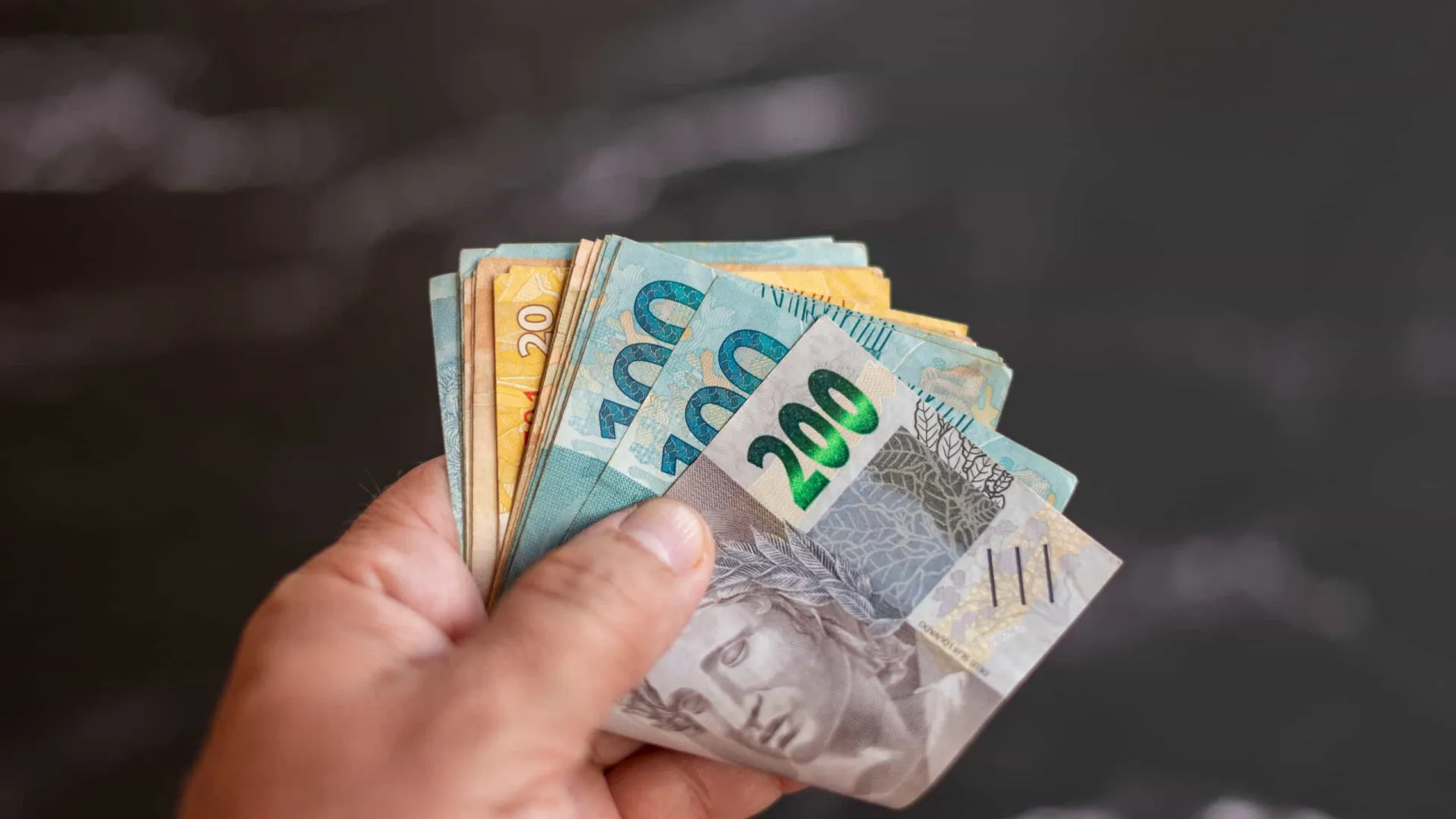 Total de brasileiros com dinheiro esquecido em bancos aumenta e 48 milhões podem sacar