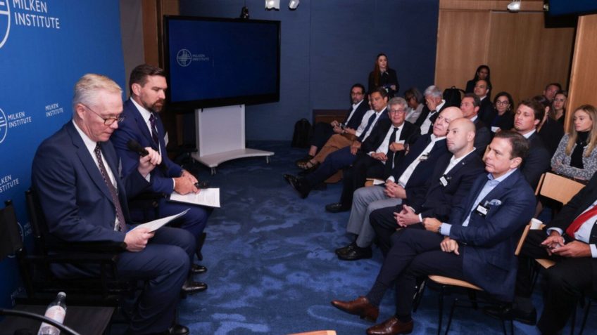 Diretor da Casa Branca: EUA não recomendam investir no Brasil