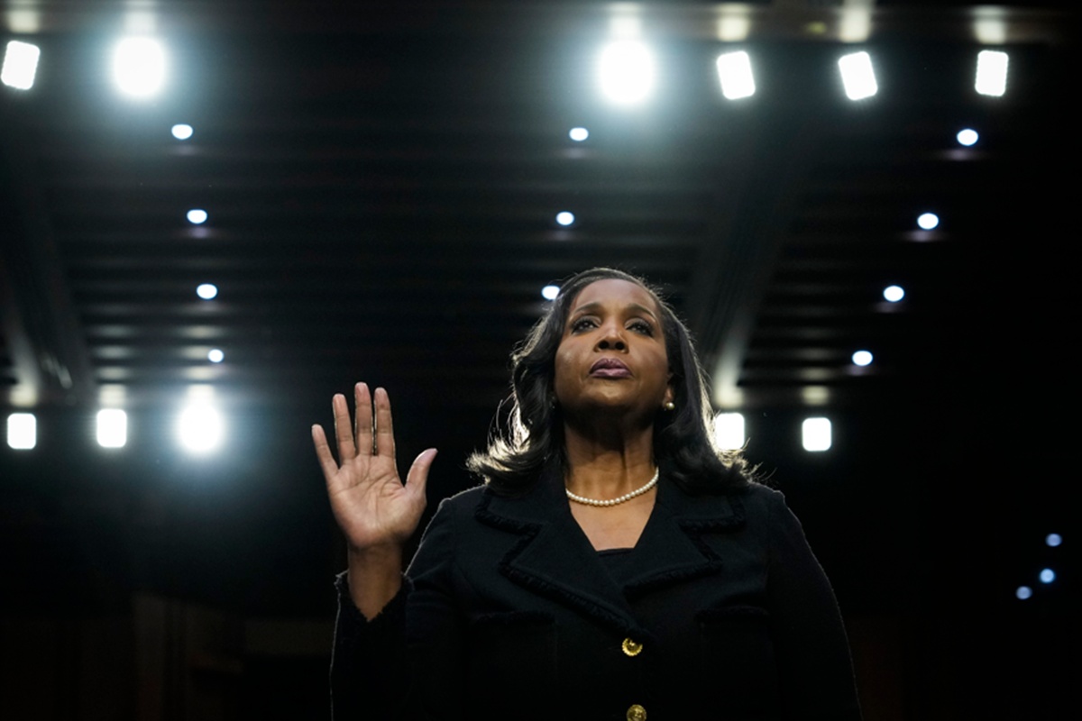 Justiça dos EUA impede Trump de demitir Lisa Cook, diretora do Fed