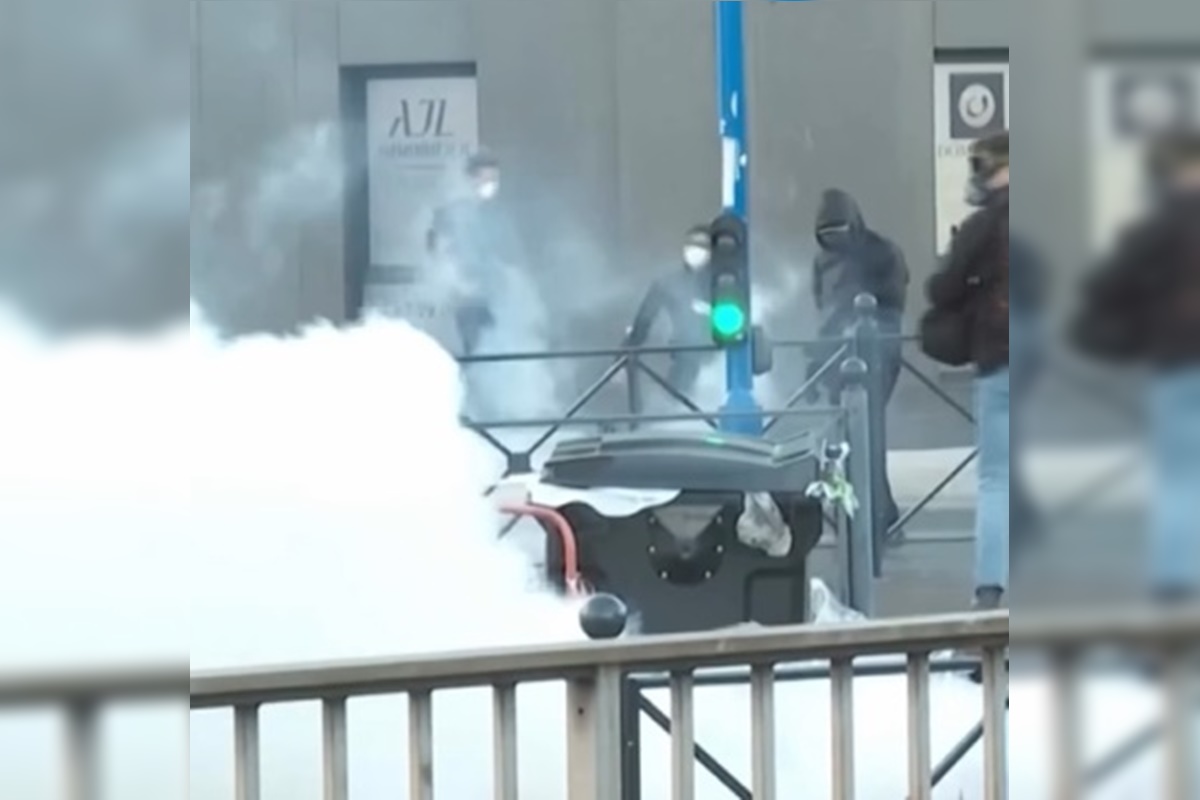 Polícia dispara gás lacrimogêneo contra manifestantes na França. Vídeo