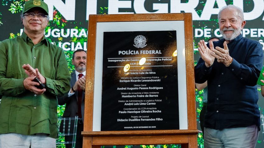 Petro defende, ao lado de Lula, legalizar cocaína na América Latina