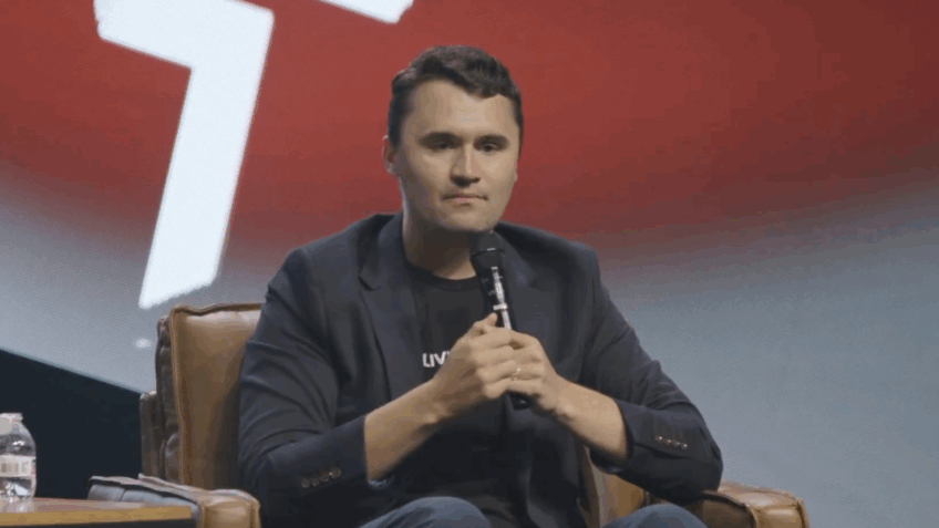 Vídeo mostra momento em que Charlie Kirk é baleado nos EUA