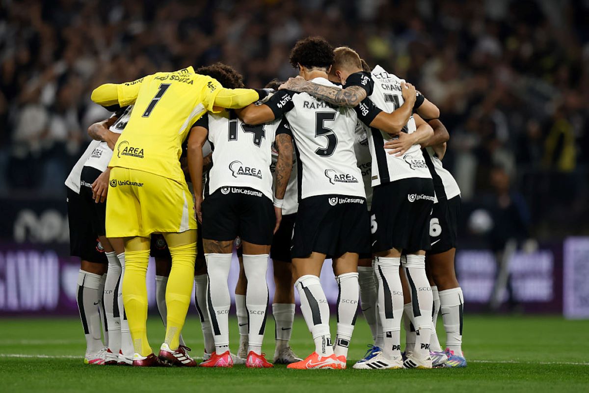 Corinthians vence Athletico-PR mais uma vez e avança na Copa do Brasil