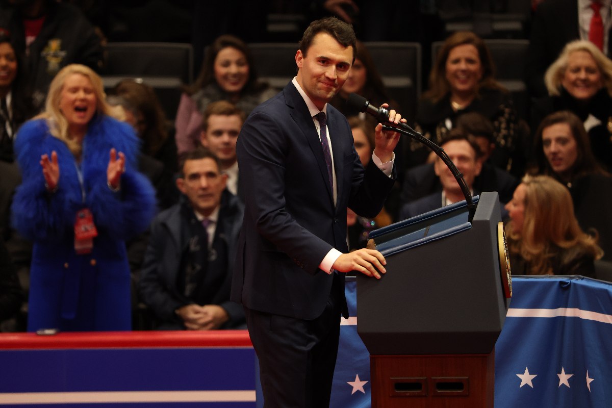 FBI recupera arma usada para matar Charlie Kirk, influencer pró-Trump