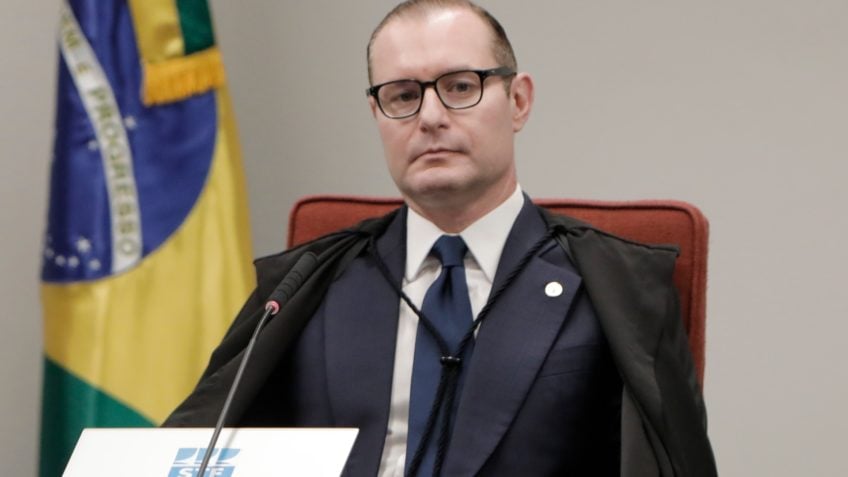 Zanin rejeita incompetência da 1ª Turma para julgar Bolsonaro
