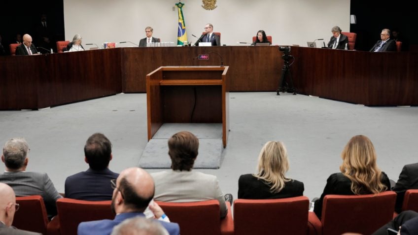 STF condena ex-ministros de Bolsonaro a até 26 anos