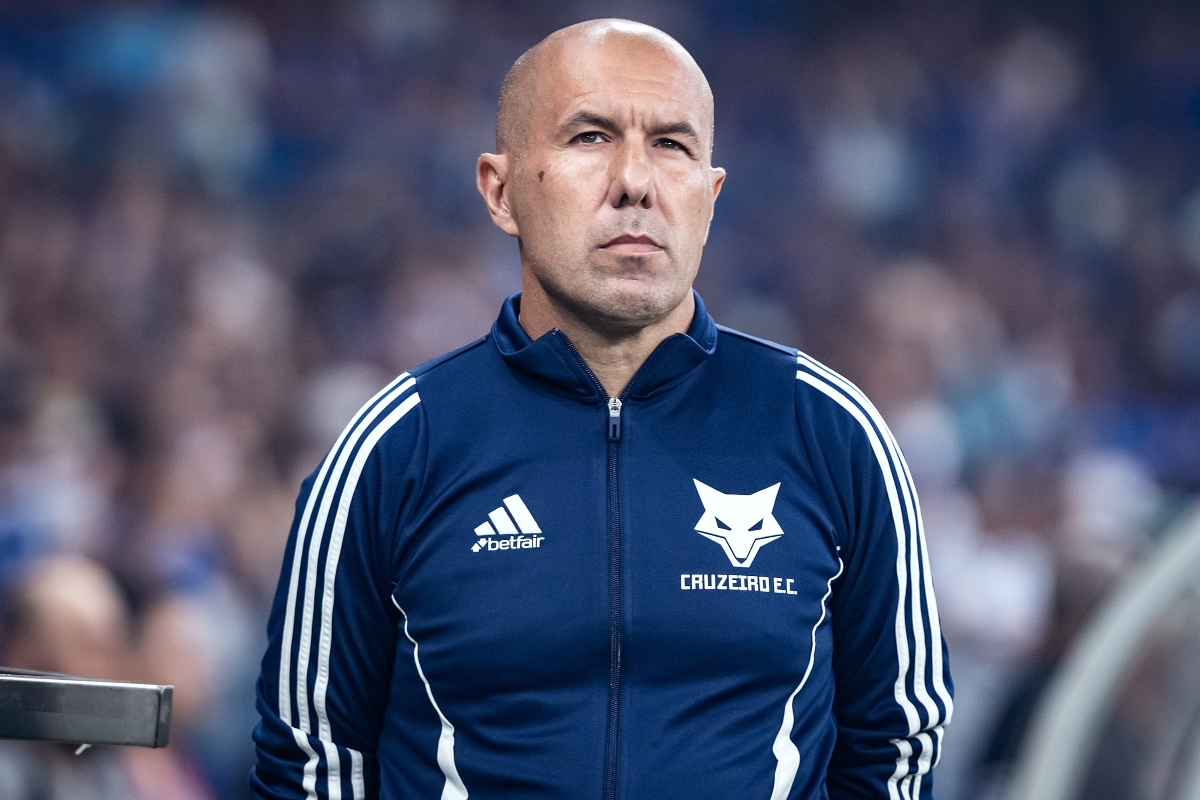Leonardo Jardim se emociona em coletiva após classificação do Cruzeiro