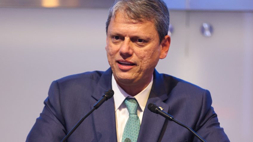 Tarcísio critica "penas desproporcionais" contra Bolsonaro