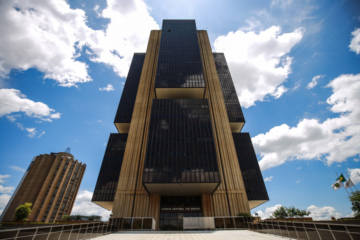 Banco Central vende US$ 1 bilhão em leilão de linha. Entenda