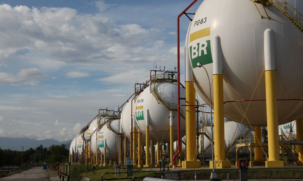 Petrobras produz pela primeira vez combustível de aviação com óleo vegetal