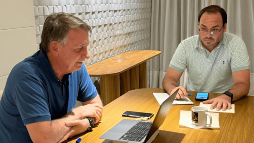 Carlos posta vídeo de 2018 para exaltar pai após condenação por golpe