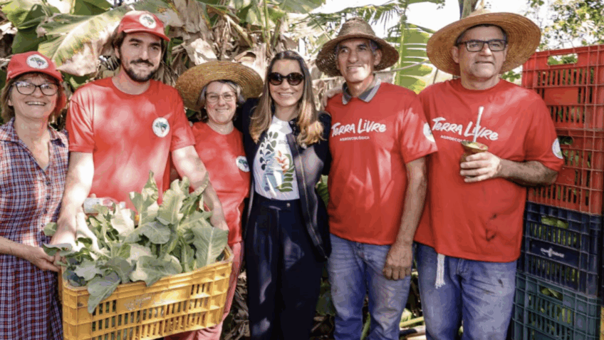 Janja visita cooperativa de agricultores do MST no RS
