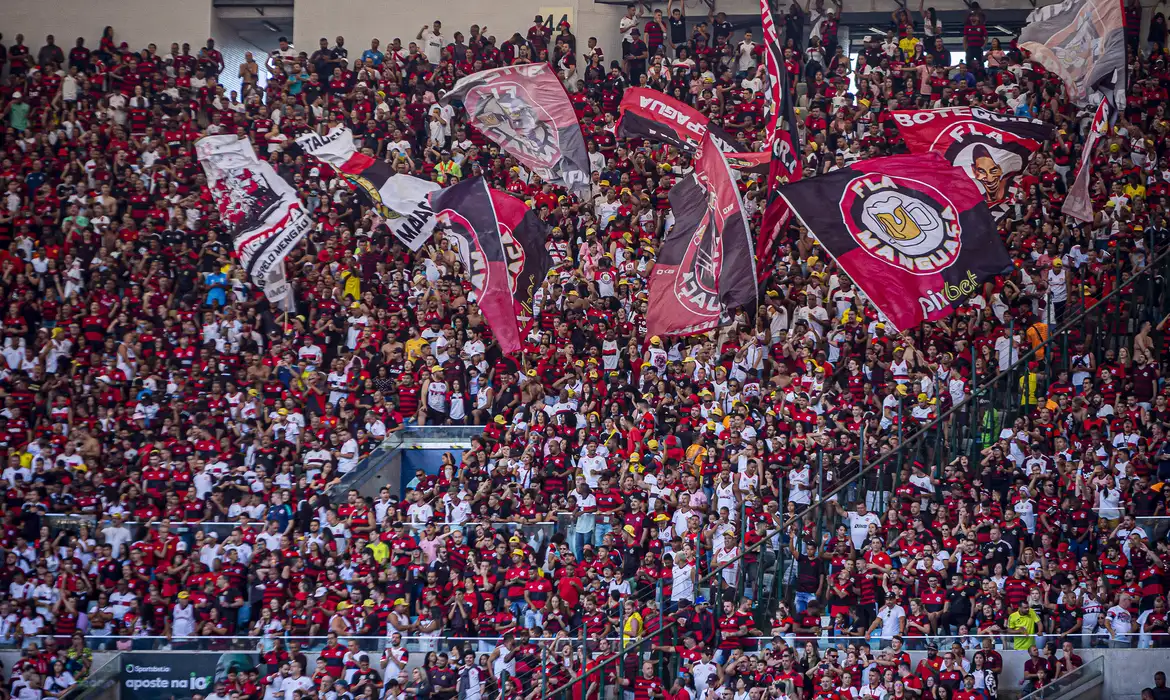 Flamengo reúne organizadas para debater violência contra as mulheres