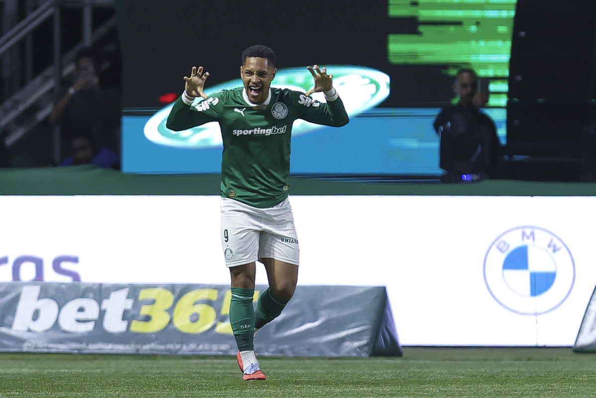 Com show de Vitor Roque, Palmeiras goleia Internacional pela Série A