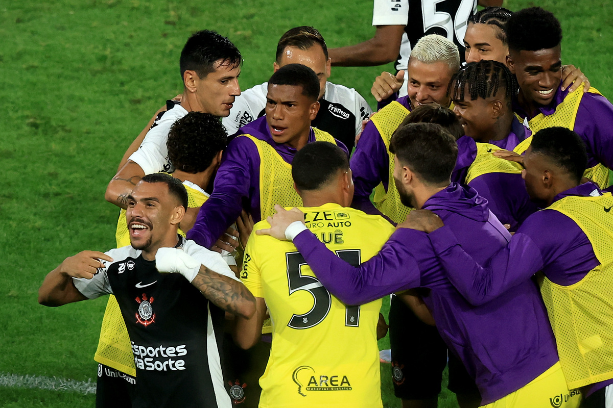 Com gol de Matheuzinho, Corinthians vence o Fluminense no Maracanã