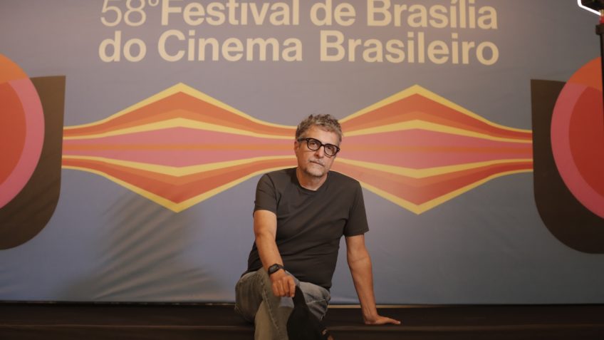 “O Agente Secreto” faz constatação dolorida, diz Kleber Mendonça