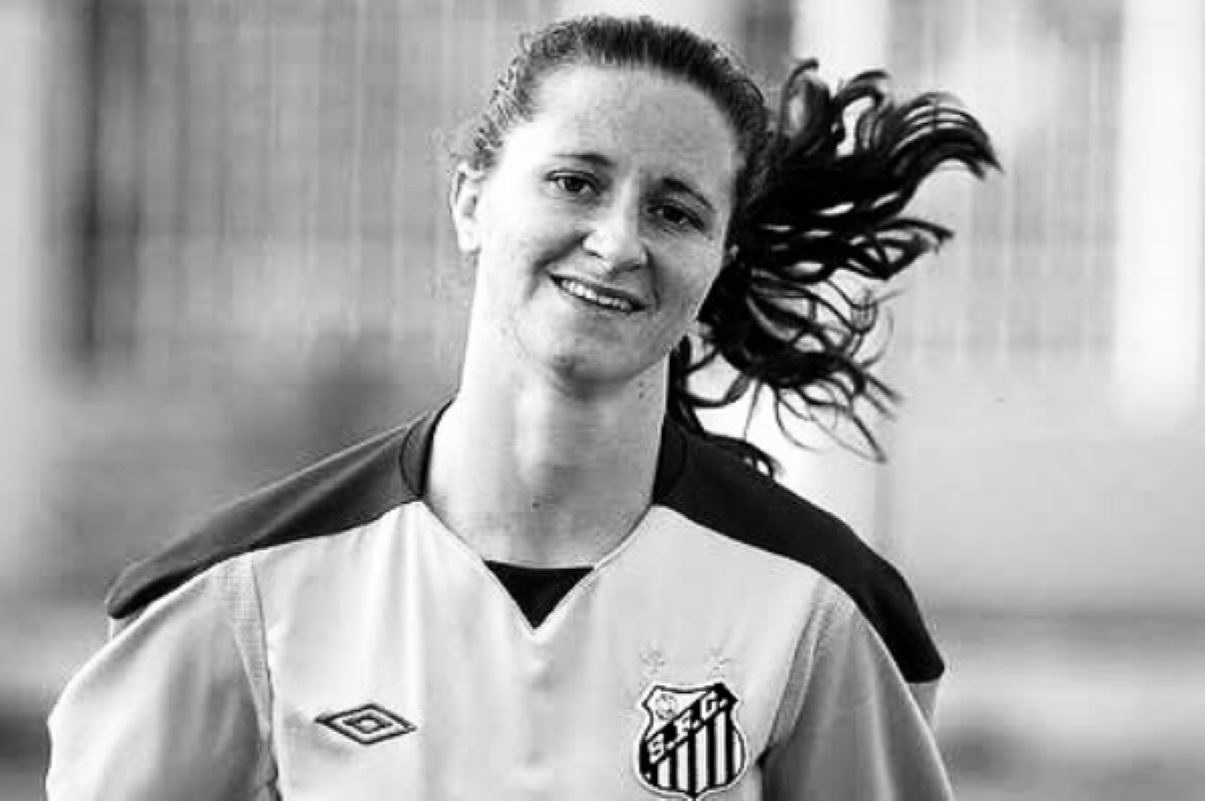 Ex-atacante do Santos morre aos 43 anos vítima de câncer no útero