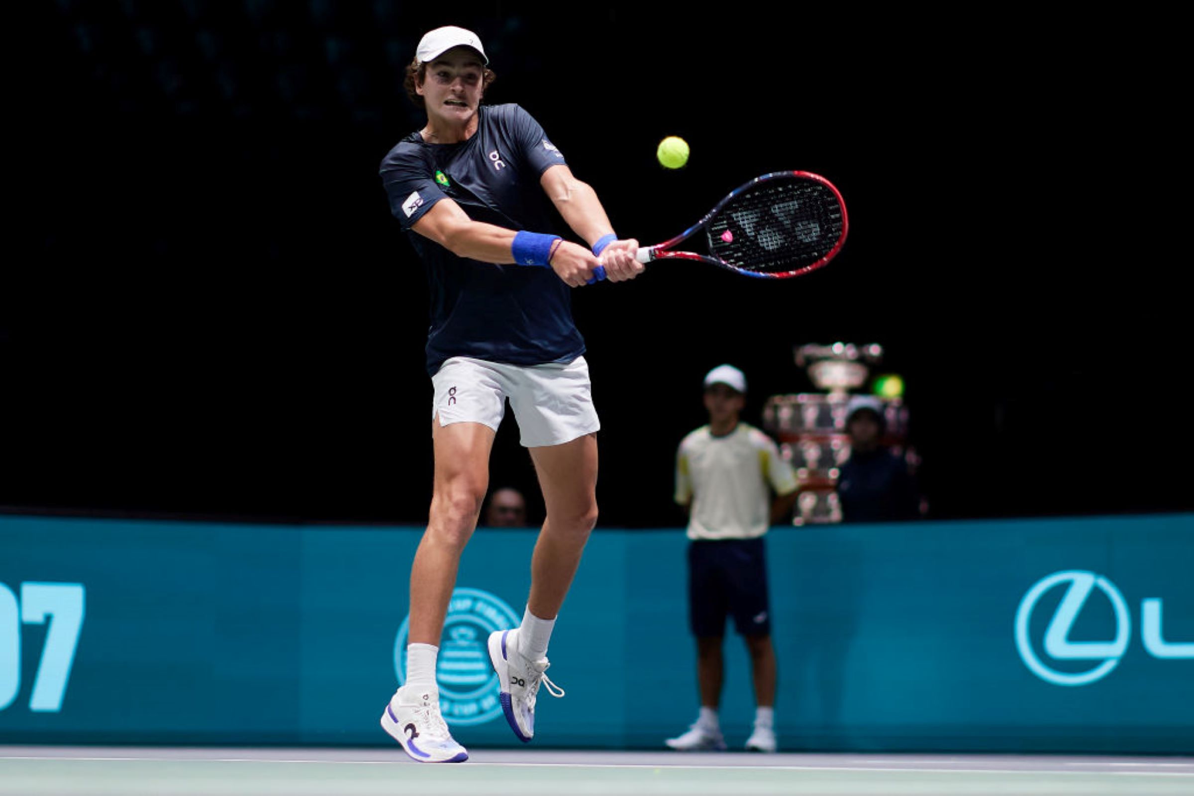João Fonseca vence Tsitsipas e garante Brasil nos qualifiers da Davis