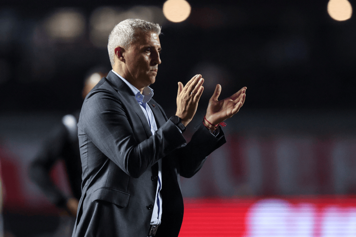 Crespo enaltece jogadores do São Paulo após vitória: “Uma família”