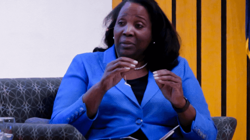 Trump volta à Justiça para demitir Lisa Cook, diretora do Fed