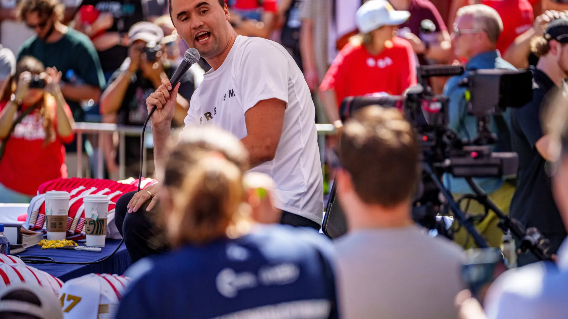 Suspeito de matar Charlie Kirk nega crime e não colabora, diz governador