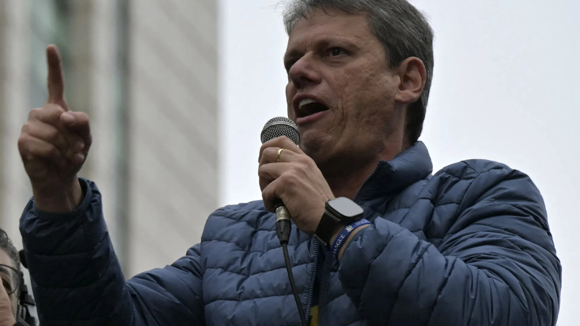 Esquerda vê caminho aberto para Tarcísio e teme interferência de Trump após condenação de Bolsonaro