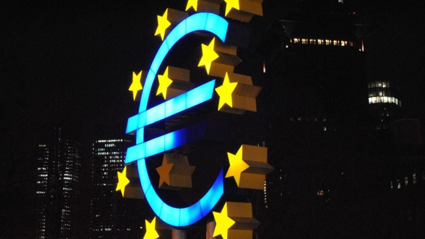 Zona do Euro tem superavit comercial de € 12,4 bi em julho