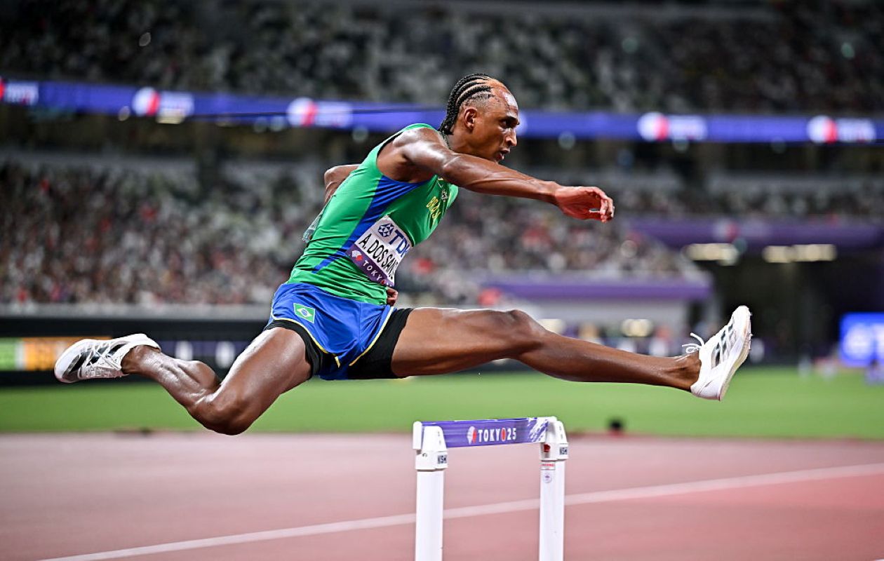Alison dos Santos confirma vaga na semifinal do Mundial de Atletismo