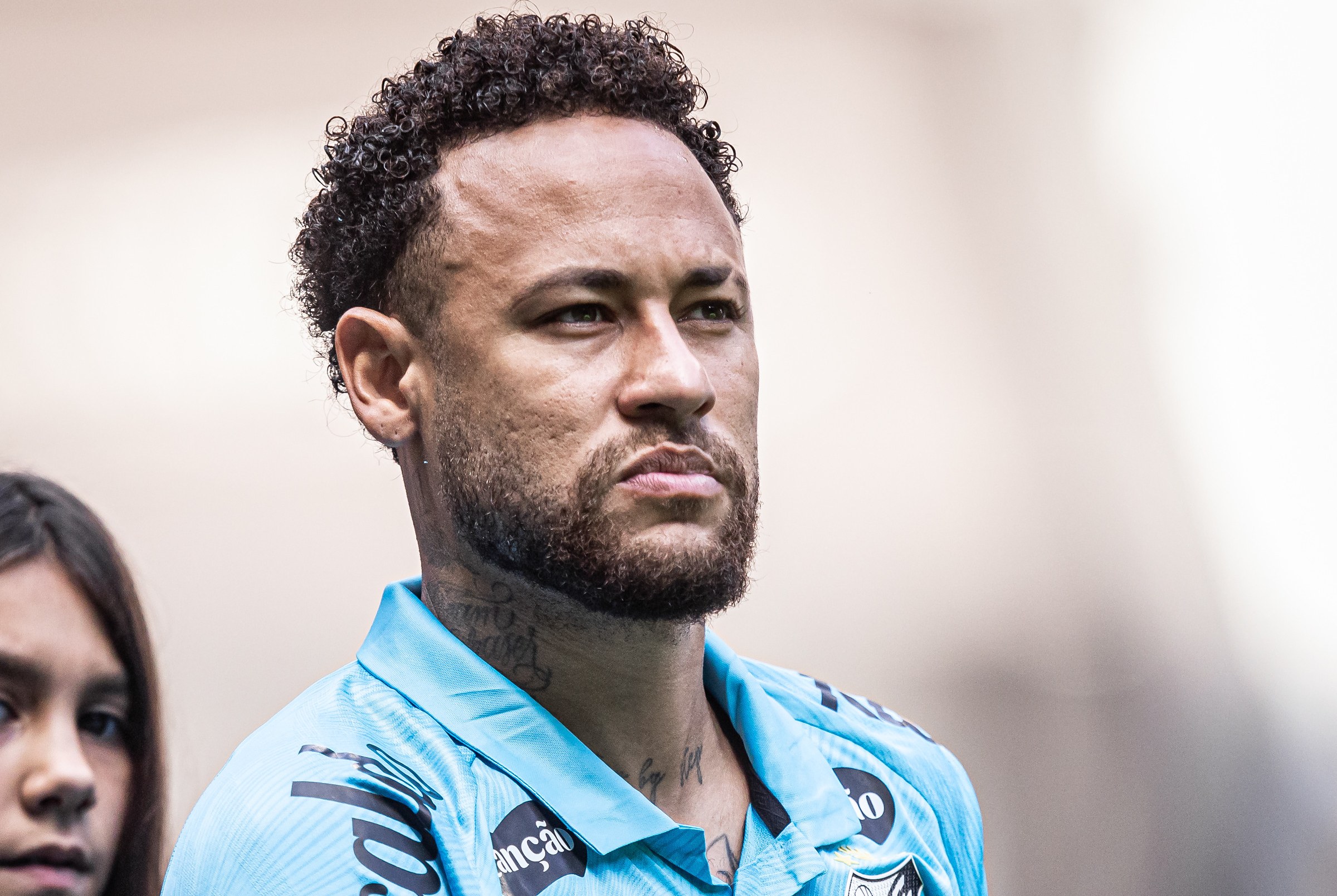 Neymar critica sintético após empate contra o Atlético-MG: “Uma merda”