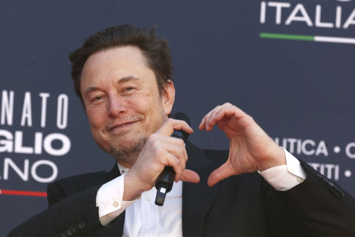 Elon Musk compra US$ 1 bilhão em ações da Tesla, que disparam em NY