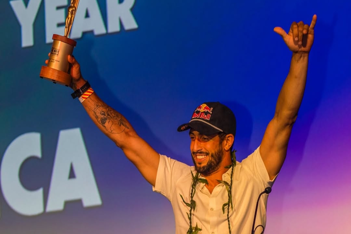 Lucas Chumbo é eleito o surfista do ano em ondas gigantes