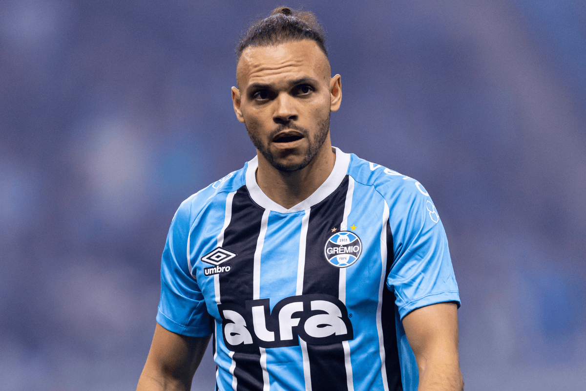 Martin Braithwaite, do Grêmio, se pronuncia após sofrer lesão; confira