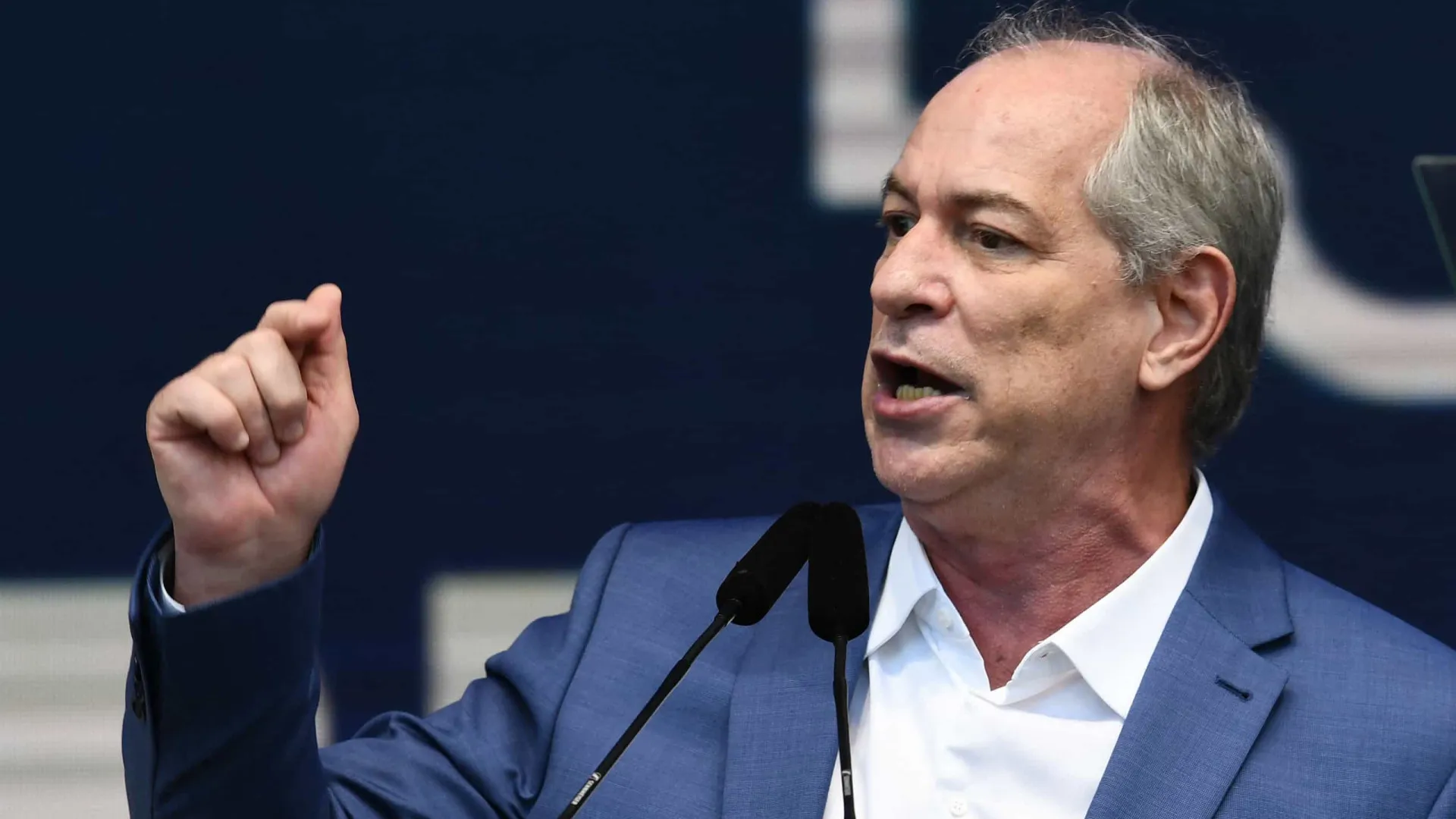 Justiça nega prisão de Ciro Gomes por violência de gênero, mas proíbe ataques a prefeita