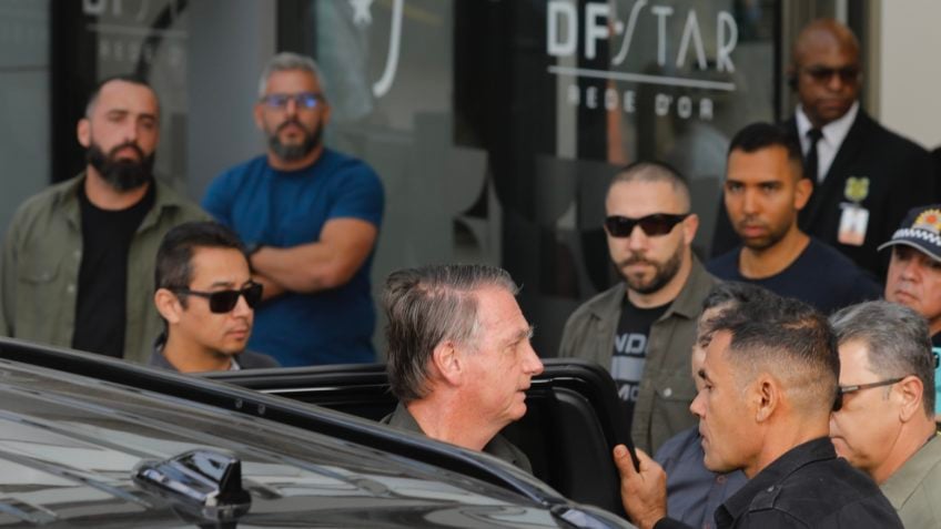 Moraes dá 24 horas para Polícia Penal explicar atraso de Bolsonaro