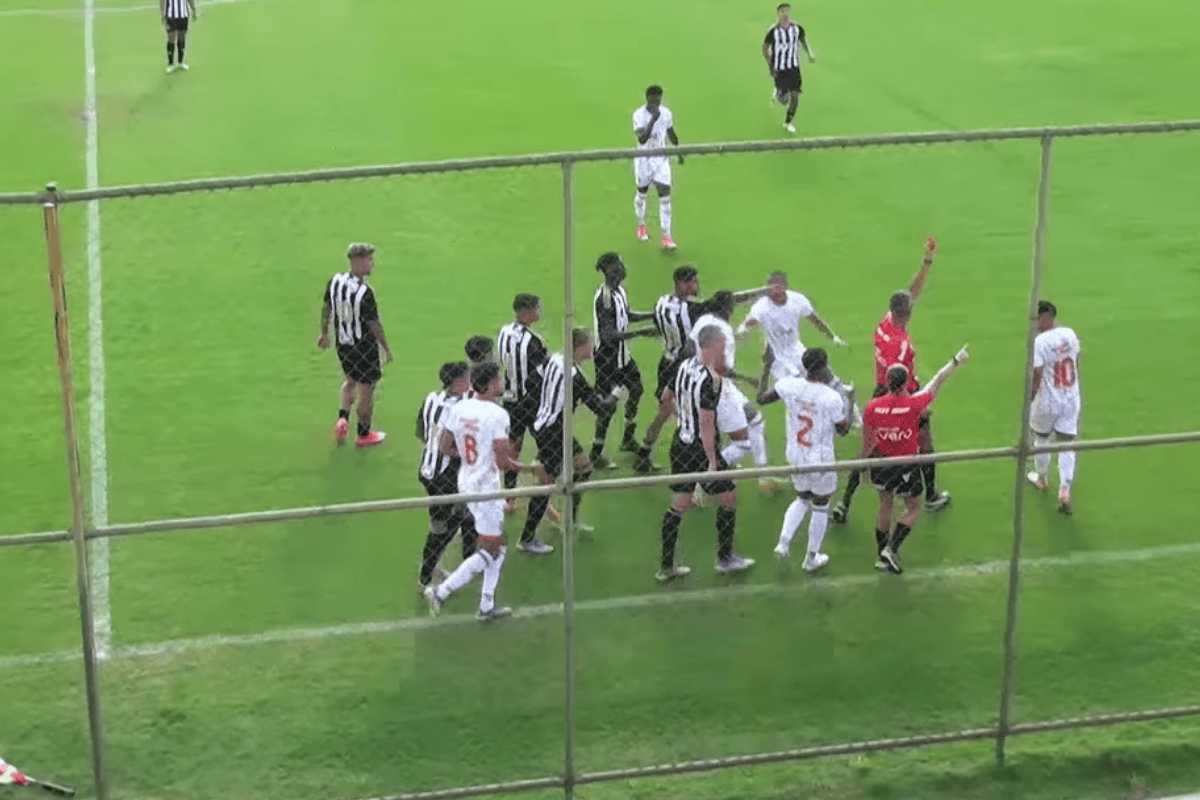 Árbitra assistente relata agressão em partida do Mineiro Sub-20; veja