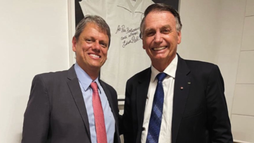 Moraes autoriza visita de Tarcísio a Bolsonaro