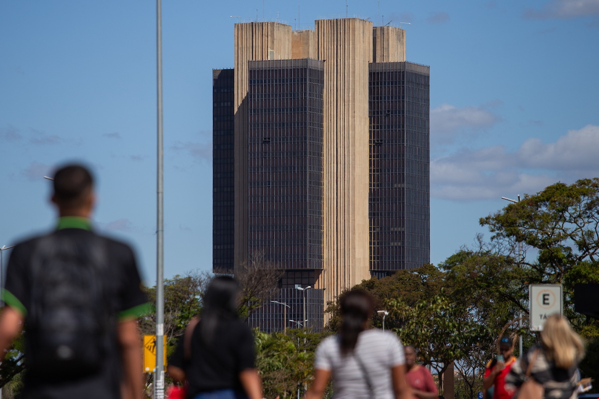Copom faz reunião a partir desta 3ª. Mercado espera manutenção da taxa