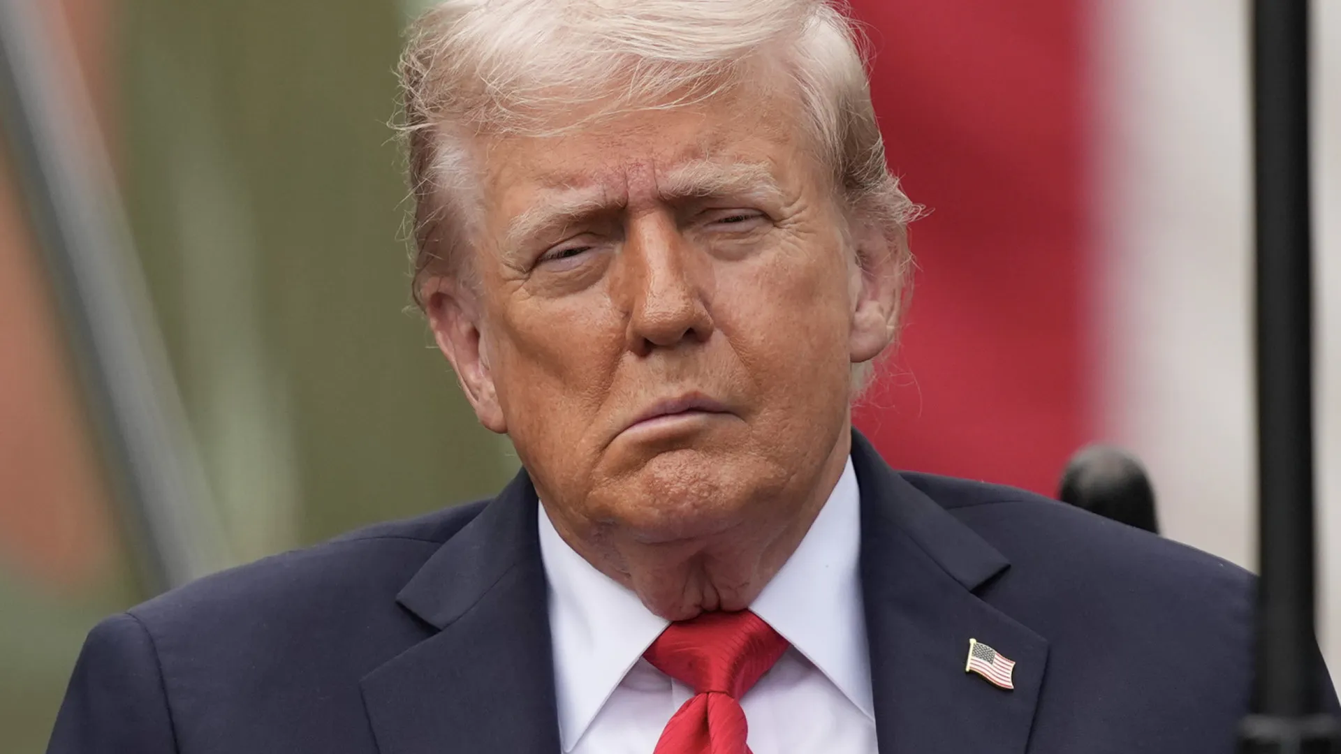 Trump processa New York Times por US$ 15 bilhões alegando difamação